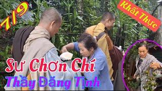 Sư Chơn Chí và Thầy Đăng Tịnh bộ hành khất thực giũa trời mưa bão và sương mờ bao phủ