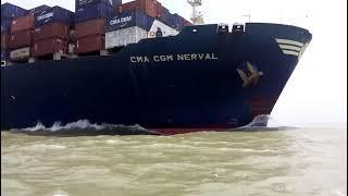 Container Ship Crossing Fishing Vessel | Karachi | Fitti | Bhundaar | Ibrahim Hyderi