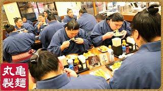 【丸亀製麺をすする力士】明太釜玉うどん・焼きたて肉うどん・釜揚げうどん・きつねうどん ／ 明太子おにぎり・いなり・うどーなつ