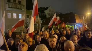 Ponad 1000 osób pod siedzibą TVP w Poznaniu! Nie będzie Niemiec pluł nam w twarz.