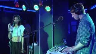 AlunaGeorge - La La La in the Radio 1 Live Lounge