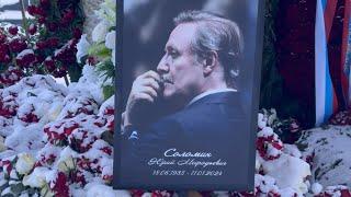 Как выглядит могила Юрия Соломина после похорон _ венок от Пугачёвой и Президента РФ / Троекуровское