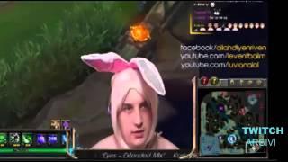 Allah Diyen Riven'den Savaş Tavşanı Riven Cosplay