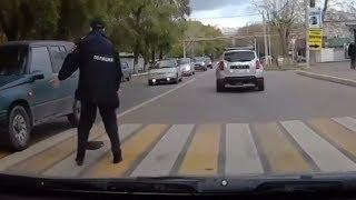 Сбил полицейских на пешеходном переходе l Москва