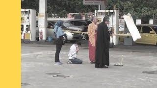 Roh Berkeliaran, Keluarga Buat Ritual Di Stesen Minyak