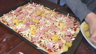 Ham and pineapple pizza !! At home