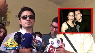 Ali Zafar sings a song for Meesha Shafi on the request of reporters