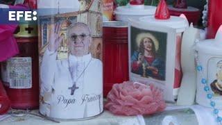 El papa sufre dos episodios de insuficiencia respiratoria aguda