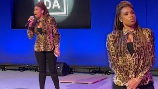 Jennifer Hudson Performs "The Impossible Dream"