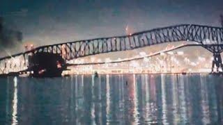 Трехкилометровый мост рухнул в реку из-за столкновения с  грузовым судном в американском Балтиморе