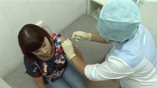 Вакцинация населения идет в поликлиниках города