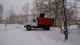 ВИДЕО  ПО  ПРОСЬБЕ .   СТАРЫЙ ГОРОД  РАЙОН БАНЯ, ЁЛОЧКА...