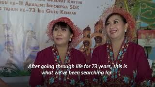 Twin moms teach marginalized children in Indonesia