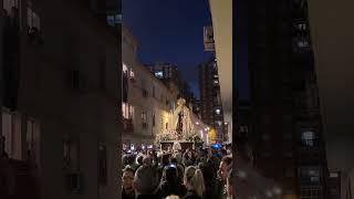 Lágrimas del Carmen en su gran petalada a los sones de “María Santísima del Amparo”. #cuaresma