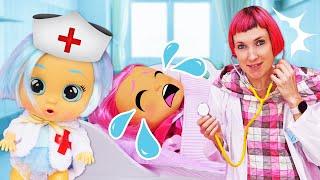Маша Капуки Кануки лечит куклы! Пупсы Край Бебис в больнице! Игры в больничку и дочки матери