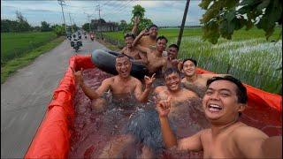 MENIKMATI KEHIDUPAN YANG SESUNGGUHNYA ! - Kolam renang berjalan di kota cepu ️