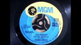 T.U.M.E - Love Shortage