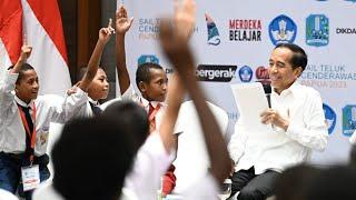 Saat Presiden Jokowi Bertemu para Pelajar SD dan SMP Papua, Biak Numfor, 22 November 2023