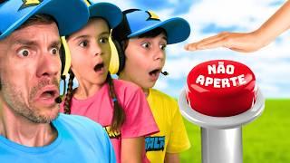 NÃO APERTE O BOTÃO NO ROBLOX COM MARCOS E LAURA - Brancoala Games