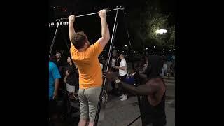 SETH ROGAN doing cleaaan Pullups in NYC!  lol #Shorts #calisthenics