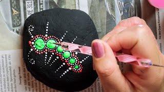 Dot Painting: Mandala Stein bemalen mit Acrylfarben