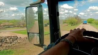 2️⃣ Важка праця водія зерновоза ( дороги в селах)