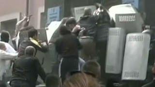 Pro-Russian protesters overrun Ukrainian riot police