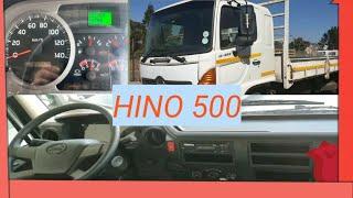 Mengendarai truk Hino 500 selama 3 menit