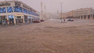 HUJAN ES ANGIN BADAI PETIR & BANJIR LANGIT TERTUTUP KABUT DI MAKKAH KEMARIN SORE MENJELANG MAGRIB