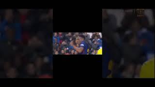 manager laugh on Yerry Mina dance