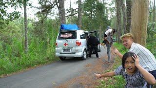 GARA GARA MENGIKUTI MOBIL AMBULAN SINTA DI BAWA PERGI SAMA MOBIL AMBULANNYA KE HUTAN