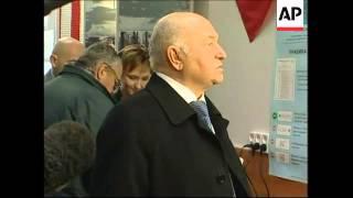 Moscow mayor, Communist leader vote in parliamentary elex