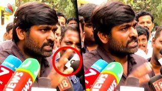 கோபப்பட்ட விஜய் சேதுபதி | Vijay Sethupathi Gets Angry with Media | Seethakathi