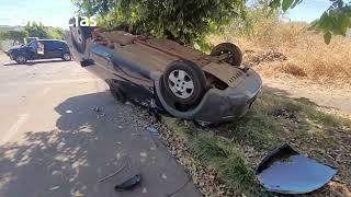 Carro capota após colisão com outro em Sinop