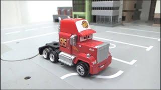 Truck delivering cargo, Disney Cars Toys Play