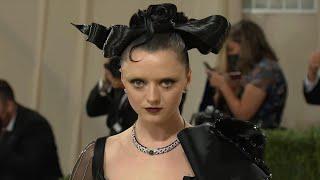 Met Gala 2021: Maisie Williams Shows Up With NO Eyebrows!