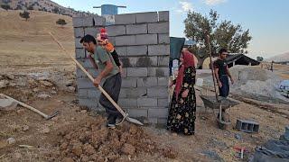 Nomadic family project: covering the bathroom ceiling with ceramic and cement plaster