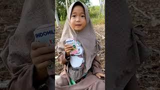 Minum susu sama sapi gede banget 