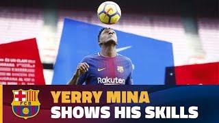 Yerry Mina touches the ball for the first time as a Barça player