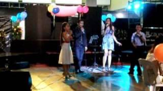 CHARYN TESSCHA ONG SING WITH CO-ROBBEE TALENT IN ROBENSON DMGT.CITY NOV.23,2010 -" LOVES MOVE "-