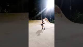 Повторил свой Best trick во флэт ( 4 випа) #scooter #trick #flat #HenrikPalm