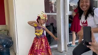 Karnaval ellena di sekolah pakai baju adat bali