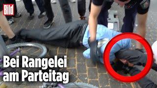 ESSEN: AFD-Politiker Stefan Hrdy beißt Demonstrant
