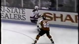 Eric Lindros sends Slava Fetisov back to Moscow with a great hit (1994)