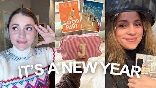 VLOG:  New hair, What I'm Reading, Makeup I Packed, Winter thoughts™️