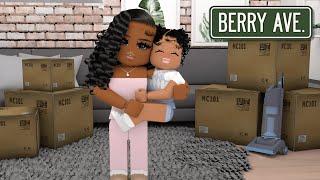 Moving Into A NEW APARTMENT With My LITTLE SISTER!  | Berry Avenue Roleplay (With Voices)