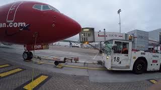 POV 737-800 arrival and pushback