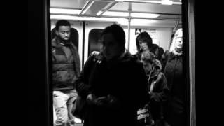 On the Metro 9: the faces waiting for yesteryear