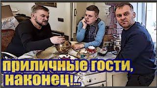 Самвел Адамян/Хоть есть кого угостить из серебряной посуды!