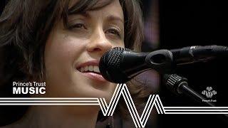 ​Alanis Morissette - Ironic (Unplugged) (The Prince's Trust Party In The Park 2004)